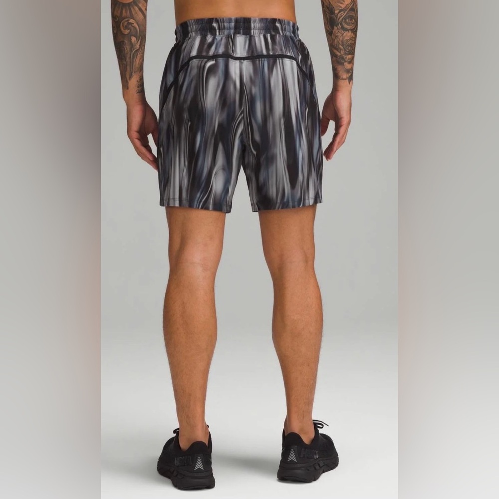 lululemon Pace Breaker Linerless Short 7" Size Small Chroma Blur Black Multi NWT